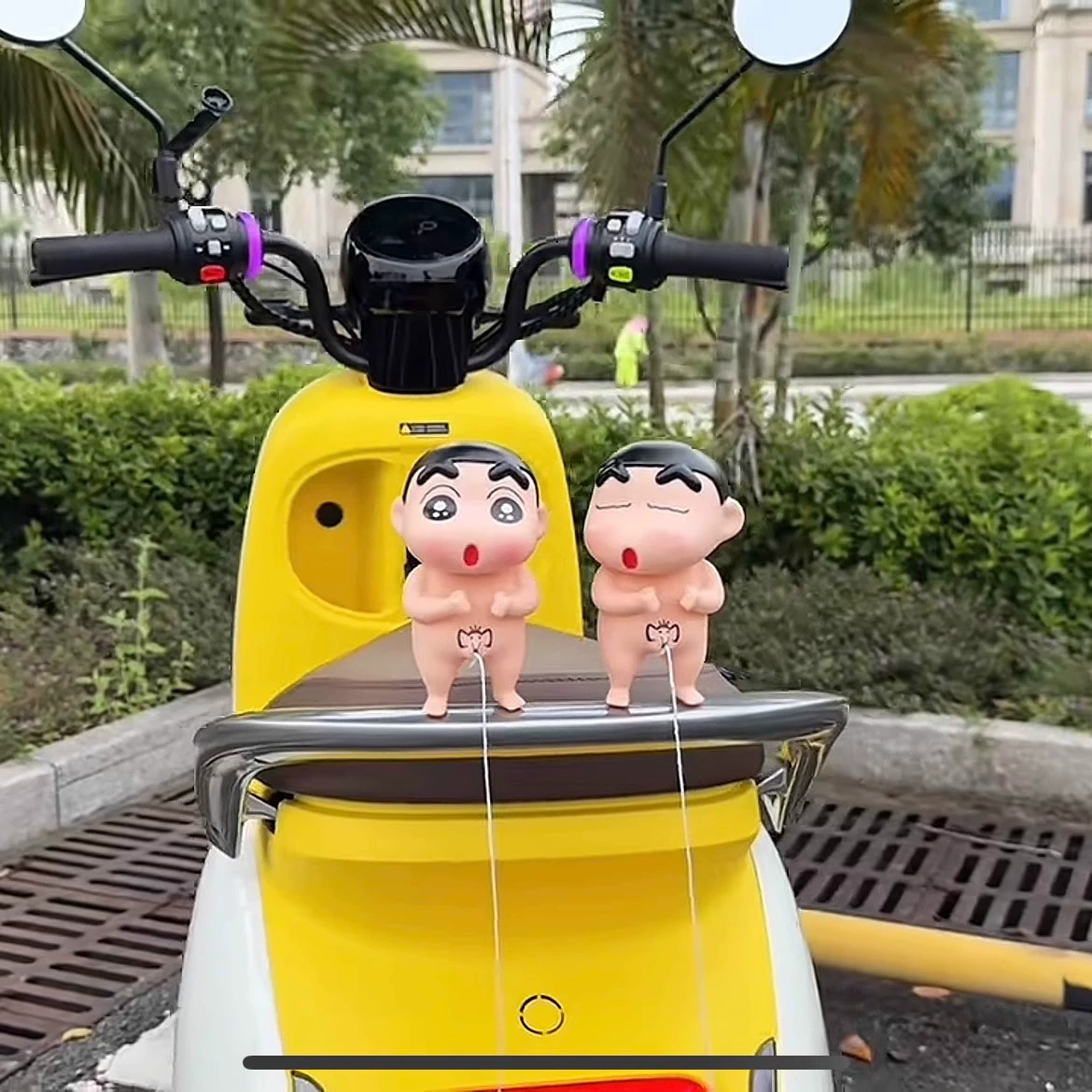 Уринация Шин-Чан, украшения для электромобиля, карандаш Шин-Чан, украшение для автомобиля, подвеска на хвост автомобиля, кукла, маленькие аксессуары ручной работы