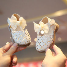 一岁女宝宝半凉鞋春季新款女童小皮鞋单鞋婴儿童软底学步鞋子公主