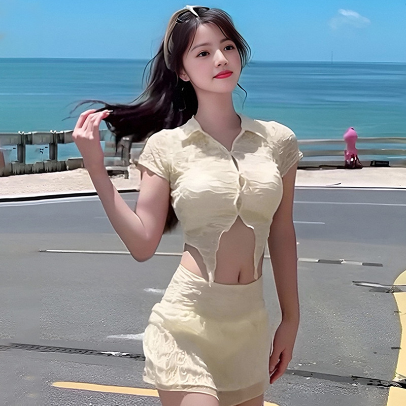 Traje de baño de bikini dividido estilo caliente 2025 Las mujeres se ven delgadas y cubren la carne Traje de tres piezas con almohadilla para el pecho Traje de baño sexy puro para mujeres