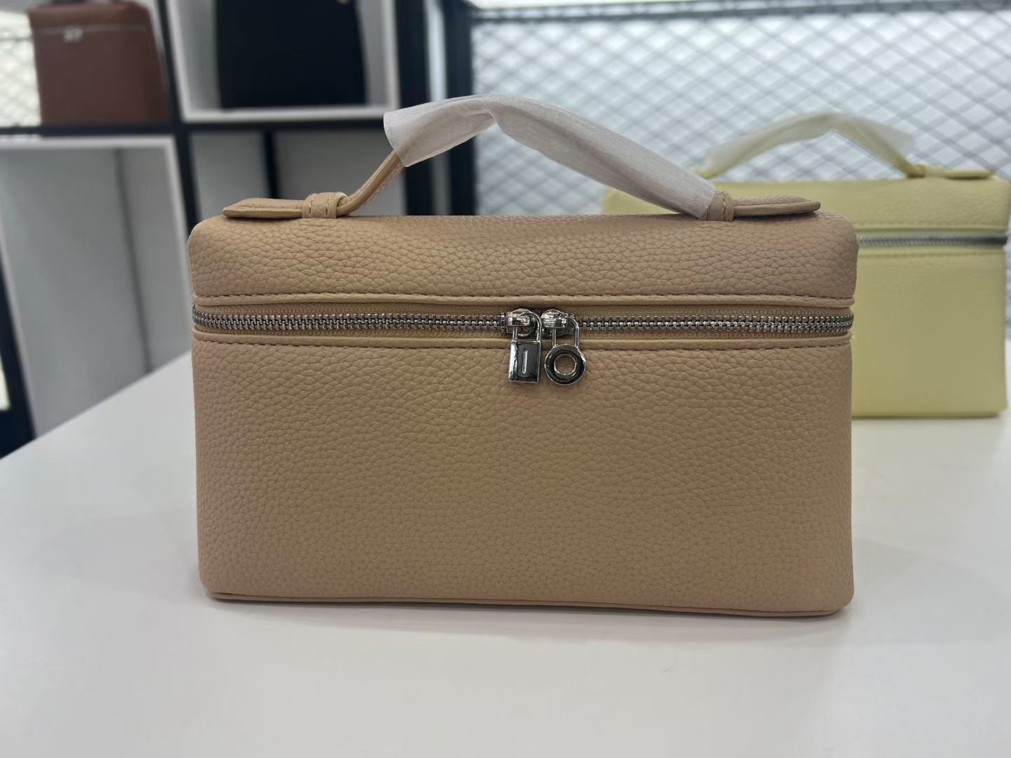 Light turmeric without label [hardware without letters]]