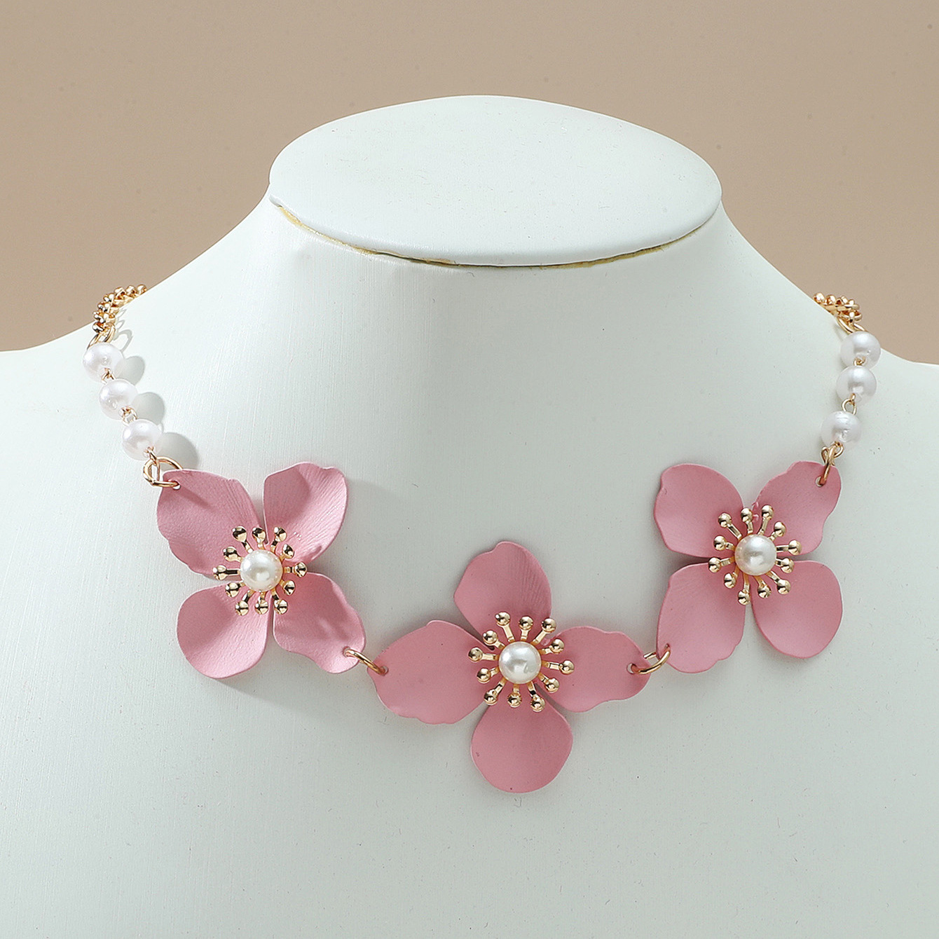 Simple Pink Pearl Flower Alloy Necklace Wholesale display picture 3