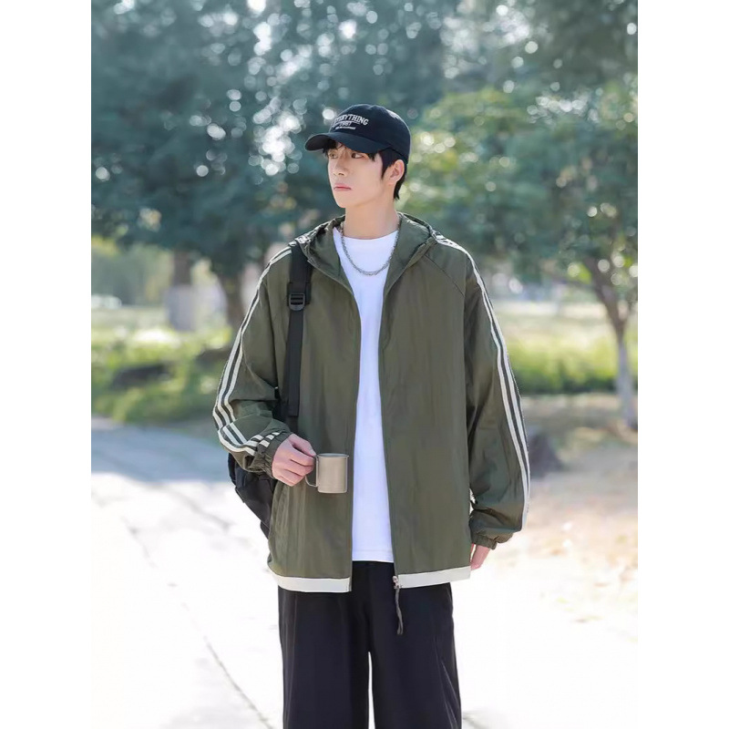 Fuente de fabricantes de seda de hielo chaqueta solar para hombres y mujeres de verano nuevo anti-UV de manga larga chaqueta con capuchón ligera