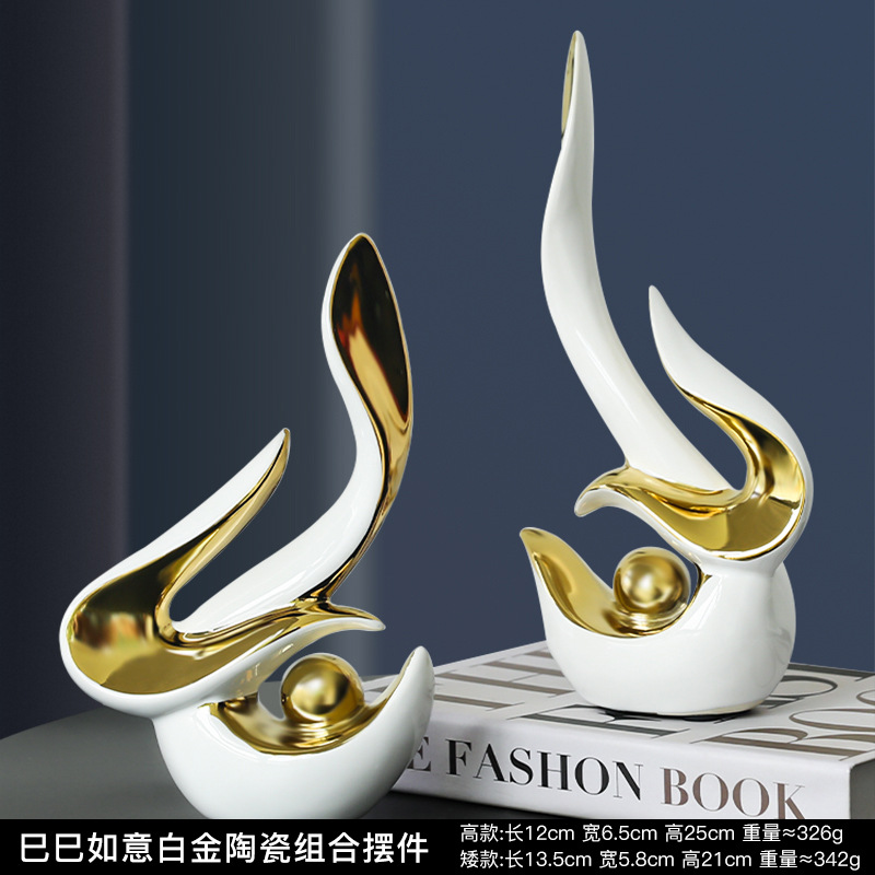 リビングルームの置物は軽くて豪華で高級な雰囲気のお酒棚の装飾品です。