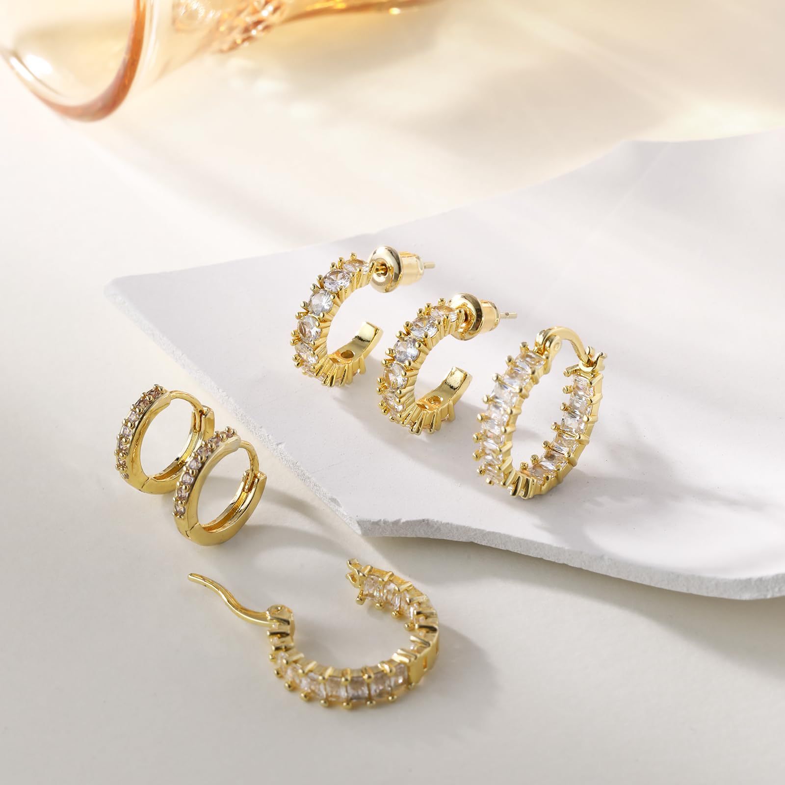 Boucles d'oreilles pendantes élégantes plaquées or et zircon_voghion.com