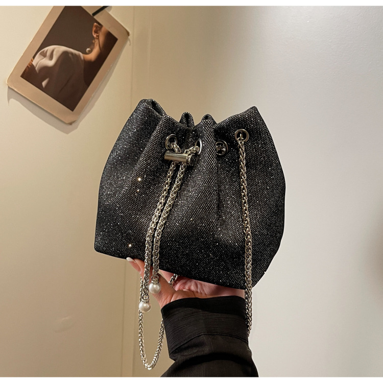 2024 Borsa a tracolla piccola con catena a secchiello versatile e alla moda con alta qualità e nuova borsa a tracolla unica e popolare_voghion.com