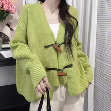 韩版新款慵懒风木质扣绿色洋气流苏大毛衣毛衣外套针织开衫女时尚