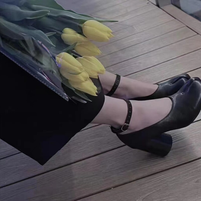 Paris 8CM high heel tabi split toe shoes women's single shoes pig's trotters buckle shoes horseshoe sheep's trotters women's shoes Mary Jane