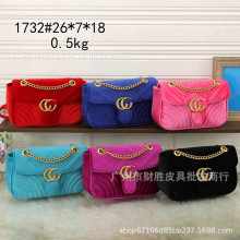 ���Q�羳����r�нq��̽����˼y�μ�б��Ů��