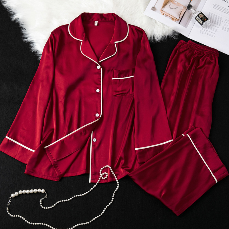 빨간색 긴 소매와 바지