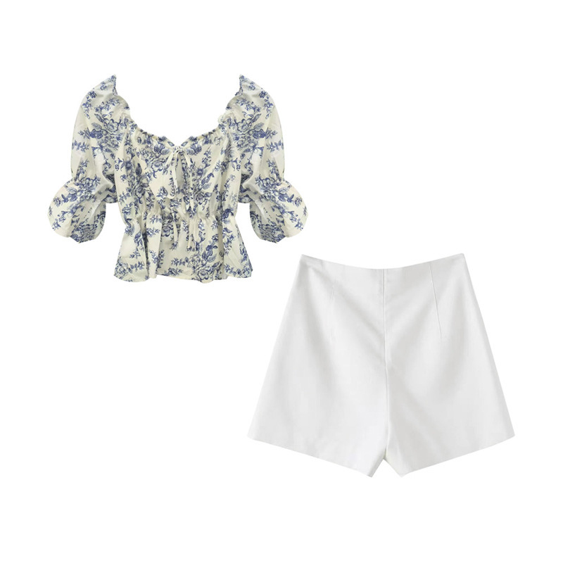 French Gentle Style Blue and White Porcelain Floral Square Collar Puff Sleeve Shirt with Fashionable Simple Versatile Casual Shorts Suit
