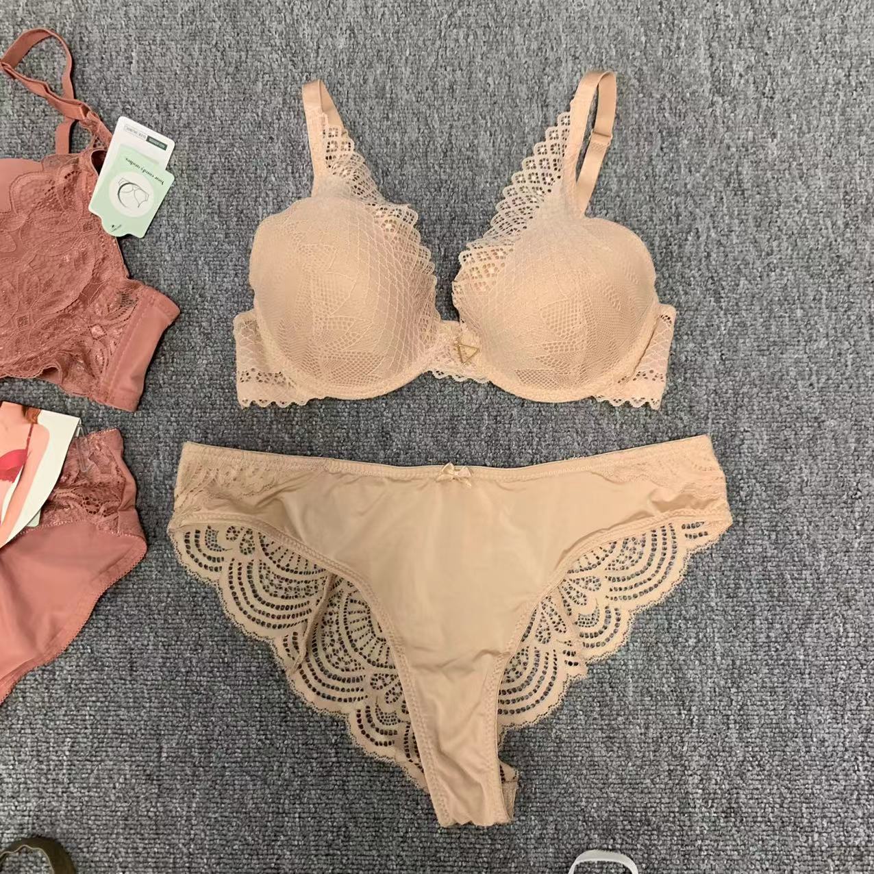 Miscellaneous lace large size women's bra set with steel rims_voghion.com