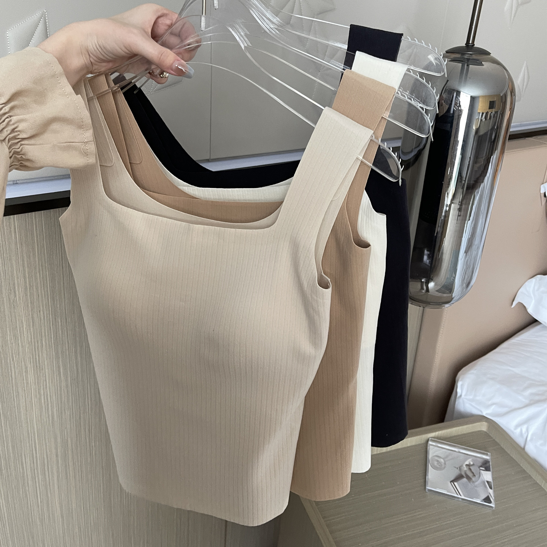 Ropa interior térmica de las mujeres sin costuras desgaste exterior grueso de doble cara cepillado desgaste interior fijo integrado Copa chaleco fábrica al por mayor