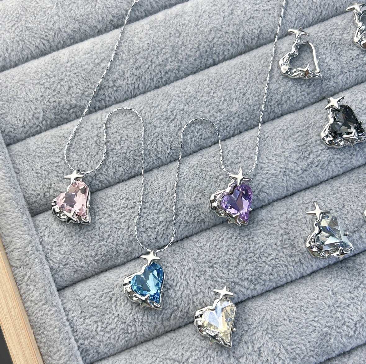 Huazi Kongtu Ins Niche Design Irregular Crooked Heart High-End Accessible Luxury Cool Style Versatile Pendant Female DIY