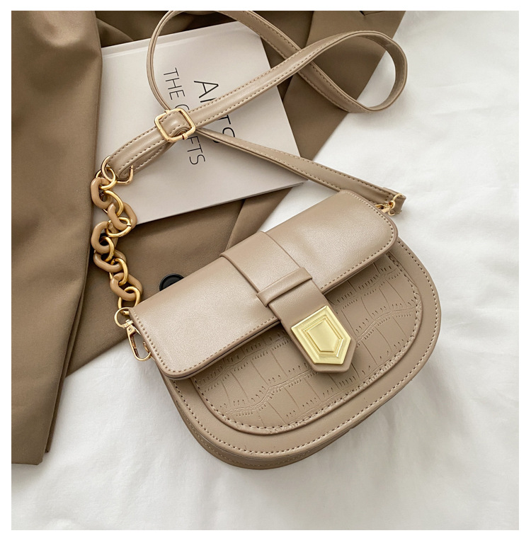 Borsa a tracolla da donna con catena modello a sella texture_voghion.com