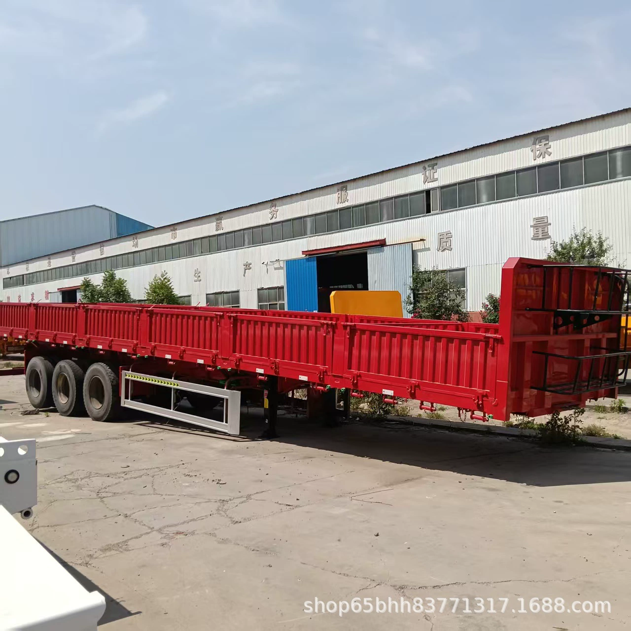 Продается боковой самосвальный полуприцеп для перевозки песка, гравия и почвы. 13m стандартный самосвальный полуприцеп с кузовом сзади.