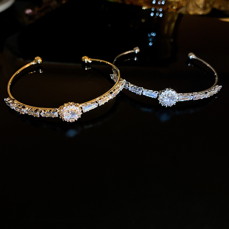 Estilo de lujo ligero diamante-incrustado ZIRCON redondo geométrico pulsera abierta personalidad de moda exquisito temperamento pulsera de alto grado para las mujeres