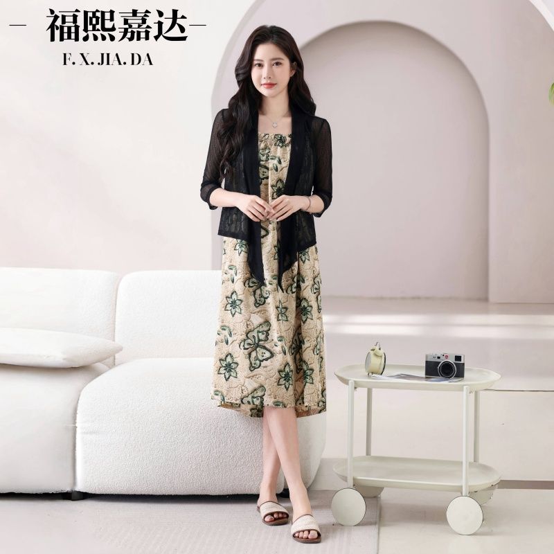 2523 롱스커트 베이지나비 + 블랙 아우터