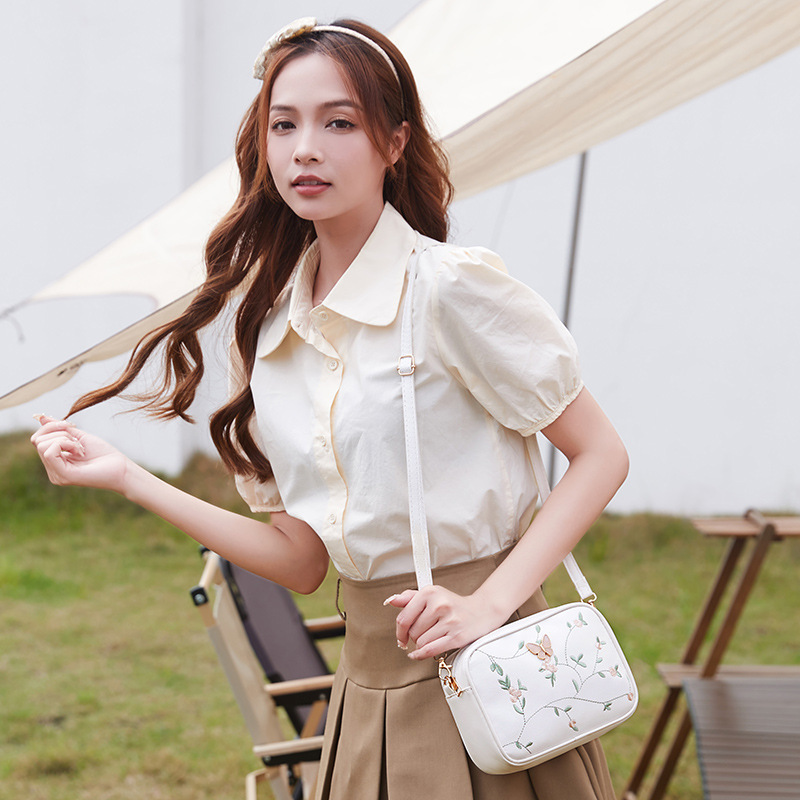Bolsas de cámara de hombro de moda de mariposa decoración 2024 bolsas de mujer verano y otoño nuevo estilo de personalidad de bolsas de cambio inclinadas