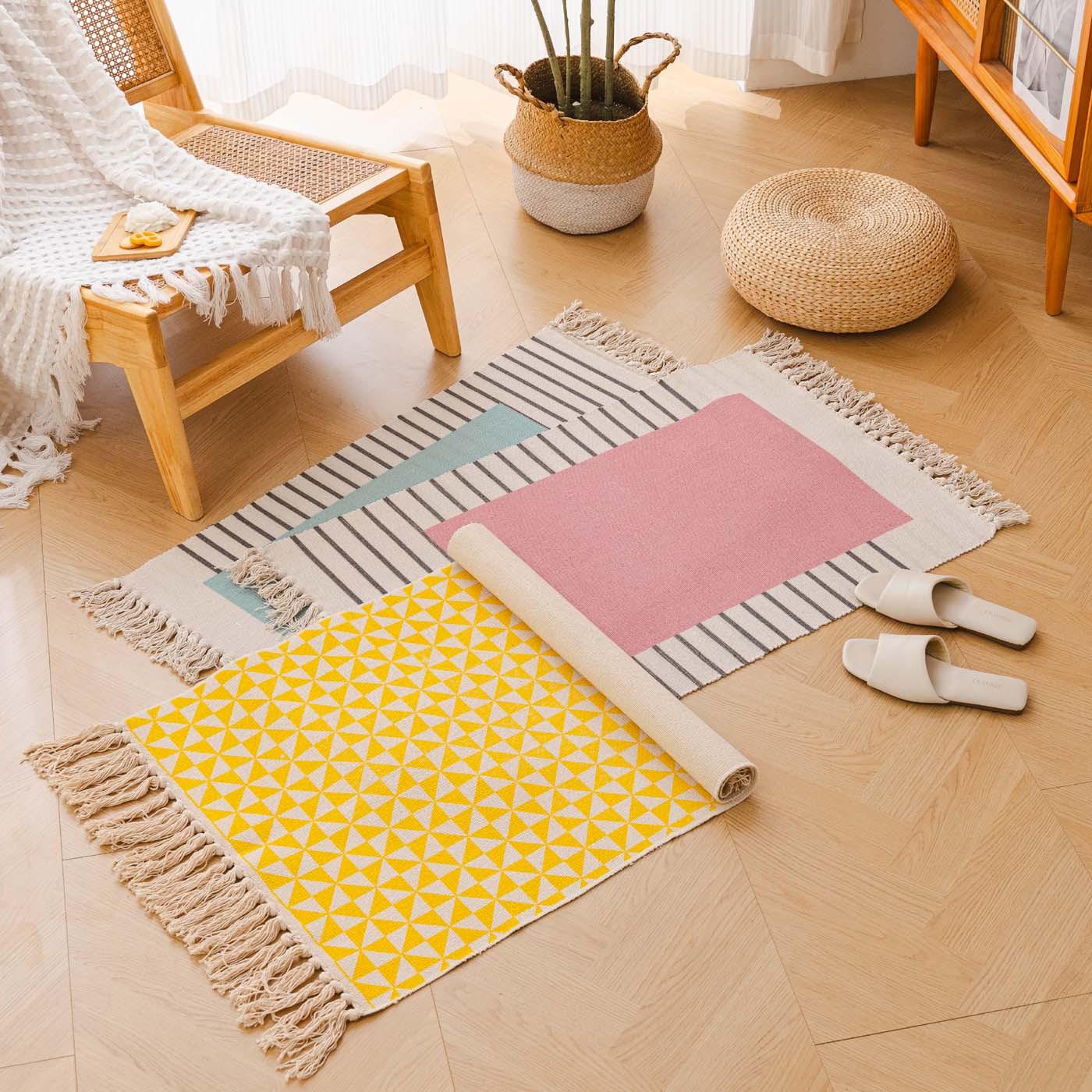 Nordic Style Cotton and Linen Geometric Floor Mats for Home Bedroom Bedside Carpets B&B Multi-Functional Foot Mats Machine Washable