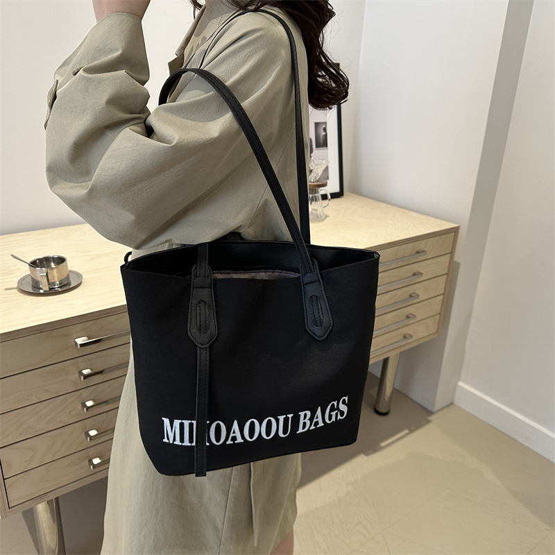 대용량 경량 캔버스 가방 여성의 2024 새로운 가을 캐주얼 어깨 가방 클래스 통근 여성 가방 토트 백