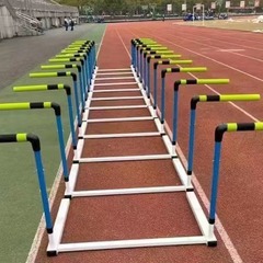 学校の試合の切断式のハードルは昇降して軟式の陸上の訓練のハードルの体の能力の器材の卸売りを調節することができます。