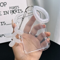 新商品の透明カードセットに看板を掛けました。学生証セットは透明で柔らかいシリカゲルの身分証です。