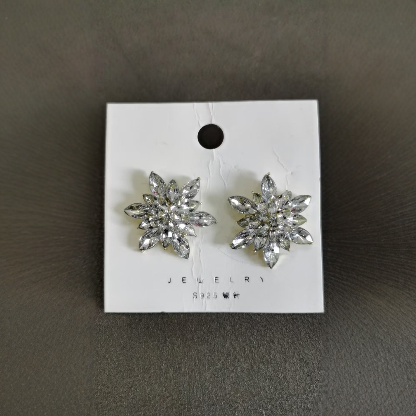 Sparkling Diamond Flower Stud Earrings For Women Elegant Design_voghion.com