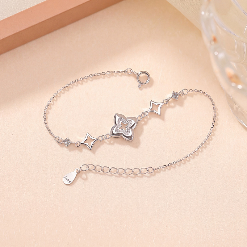 Lắc tay nữ bạc S925 mạ vàng hình cỏ bốn lá nhẹ thời trang — Loại bạc