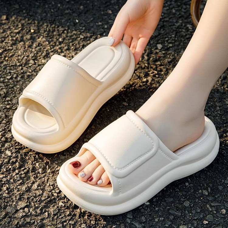 New Fashion Thick Bottom Slippers Women's Summer High-end Outer Wearing Heightened Sandals with Shit on the Beach for Women