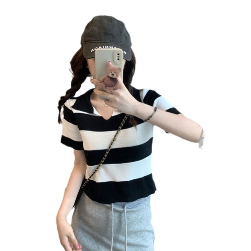 Trendy Japanese striped contrasting color thin T-shirt for women in summer sweet and sexy retro temperament slim short-sleeved top ins