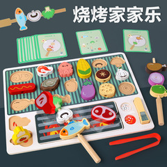 子供の木のシミュレーションのバーベキューの食べ物の串の音楽のスーツの役はままごとの親子のインタラクティブな台所のおもちゃを演じます。