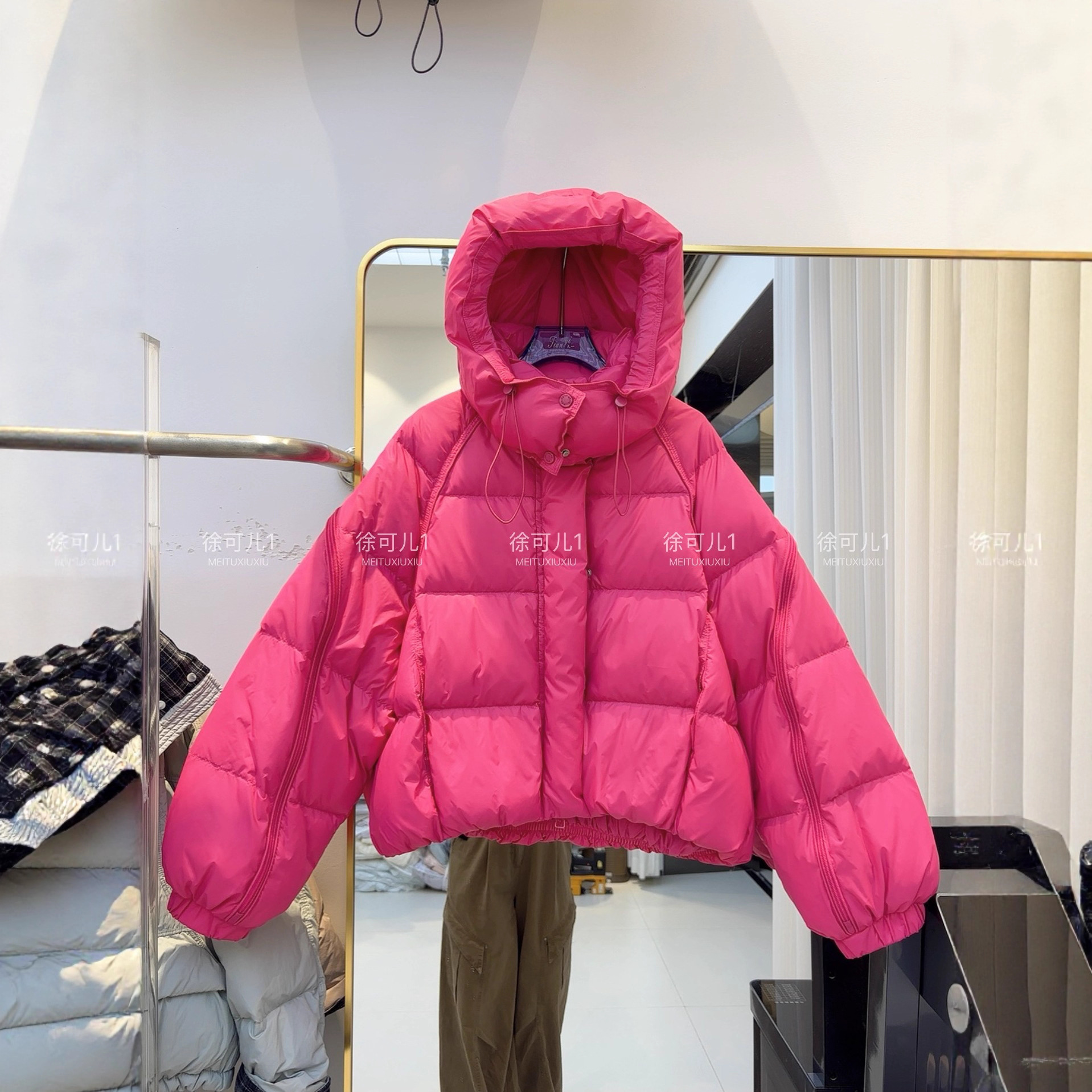 2025 Winter New Candy-Colored Hooded down Jacket for Women, Short Style for Petite Figures, Designer White Duck down Thick Coat Trendy