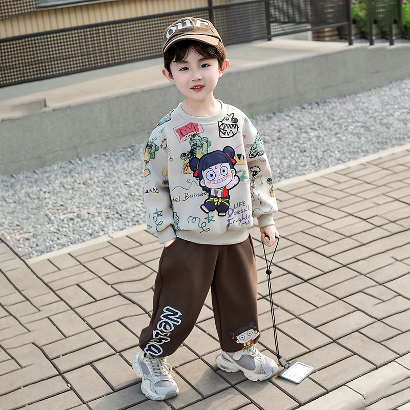 7779 Traje de dibujos animados de graffiti para niños 2025 Nuevo estilo Niños pequeños y medianos Cuello redondo Traje de dos piezas Bebé Ropa casual para niños