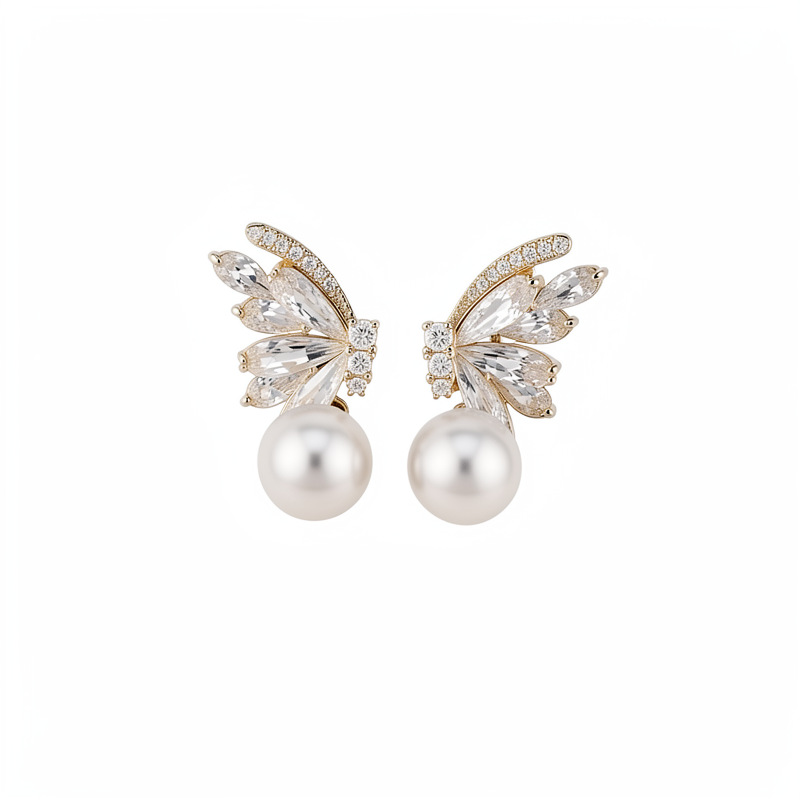 Aguja de plata galvanizada de oro real de 18 quilates mariposa de piedra de diamante perla pendientes de perla temperamento delicado pendientes de lujo ligero de alta calidad pendientes