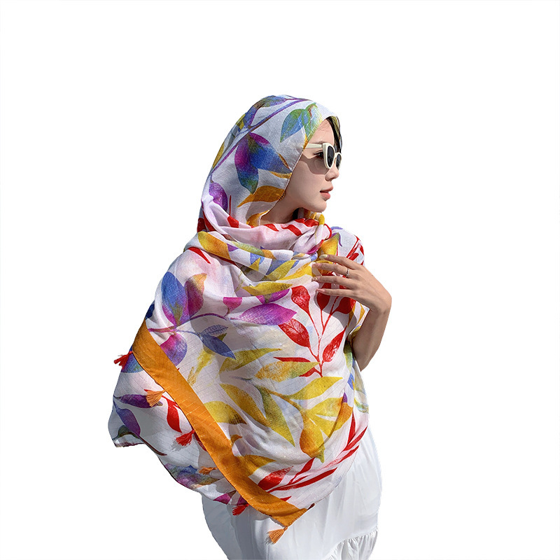 Verano nuevo estilo étnico bufanda de seda con incrustaciones de seda de plata de algodón y lino siente bufanda de las mujeres coloridas hojas de viaje protector solar chal