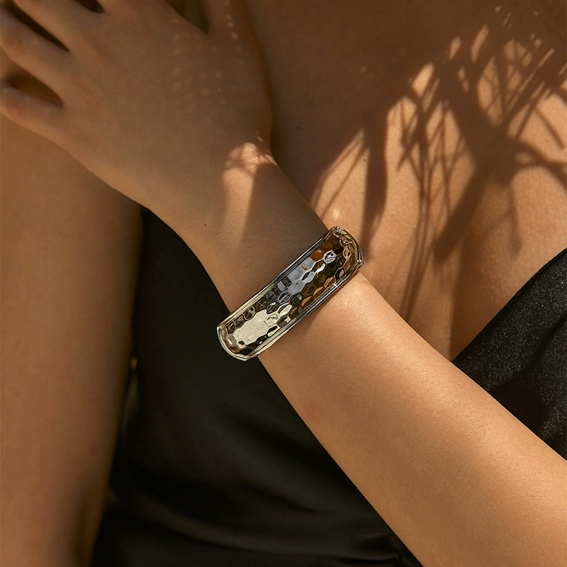 Metal design universal fashionable retro bracelet, European style