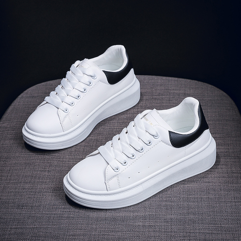 Zapatos blancos para parejas de mujeres estudiantes coreanos primavera y otoño 2024 zapatos de mujer zapatos de altura zapatos deportivos zapatos de suela gruesa zapatos de moda image 4