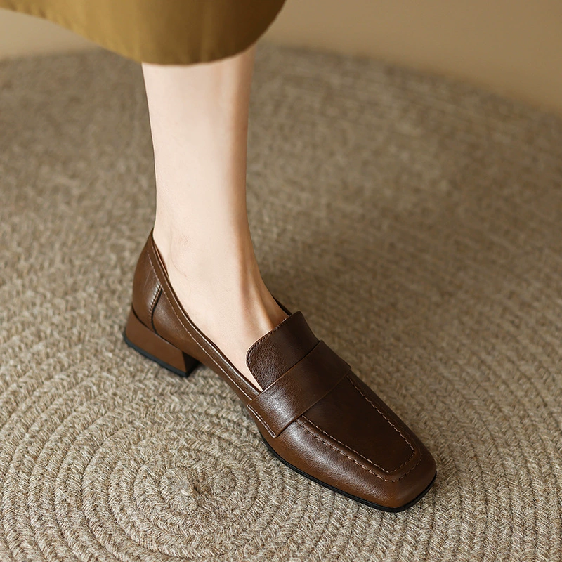 Кожаные лоферы с квадратным носком женские 2023 новые весенне-осенние ретро маленькие кожаные туфли