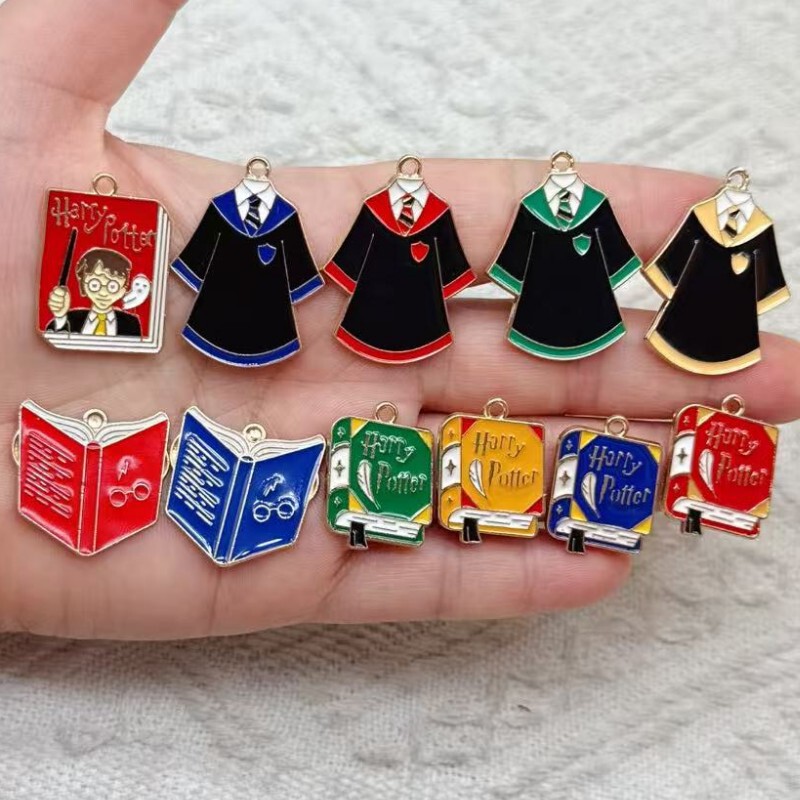 Zinc Alloy Oil-Dropping Book Bachelor's Uniform Hat Gold List Title Koi Body Protector Must Pass Every Exam Car Keychain Accessories