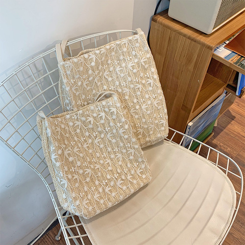 Ladies' Spring and Summer Fairy Lace Versatile Large Capacity Tote Hand-Picnic Grass Woven Shoulder Bag Shopping Bag