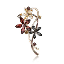 新款时尚精致合金水钻花束胸针奢华优雅女士礼服西装胸花饰品别针