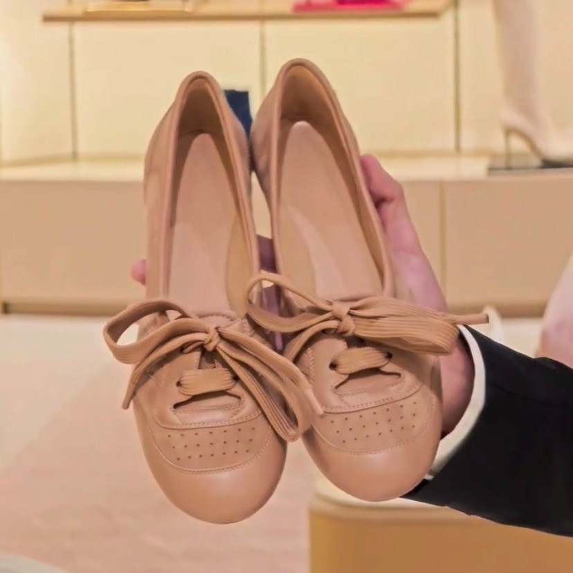 In-Stock Vintage French Round-Toe Gentle Ballet Training Shoes for Women, Lace-Up Flat Shallow Single Shoes, Versatile Casual Shoes for Women