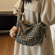 松弛感大容量豹纹包包女2026新款休闲百搭斜挎包通勤单肩包饺子包