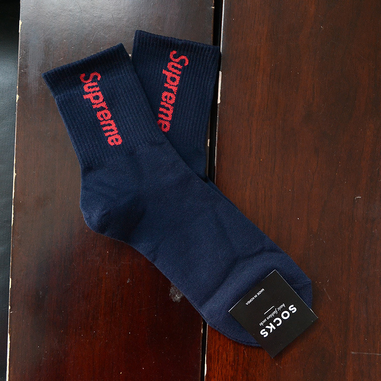 0 Calcetines coreanos Dongdaemun Calcetines de algodón de cintura media para hombre Alfabeto inglés Calcetines deportivos del campus Otoño e invierno Nuevo