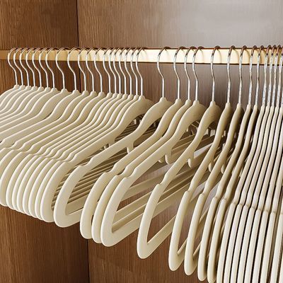 植毛ハンガーに傷がないので、滑り止めの日本式の服を包んで神器家庭用寮の服を収納してたんすを整理します。|undefined