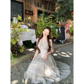 跨境多白色波点挂脖连衣裙女夏季度假风收腰长裙网纱拼接蛋糕裙字
