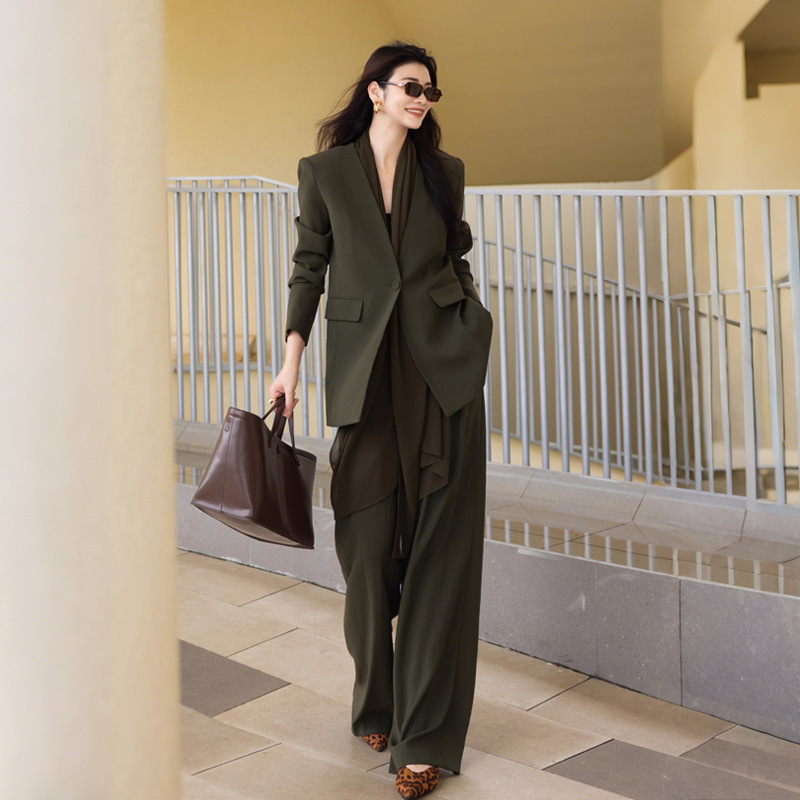 In-Stock 2026 Spring and Autumn Fashion Outfit Set: Commuter Style Blazer + Silk Scarf + Wide-Leg Pants Three-Piece Set In-Stock 2026 Spring and Autumn Fashion Outfit Set: Commuter Style Blazer + Silk Scarf + Wide-Leg Pants Three-Piece Set