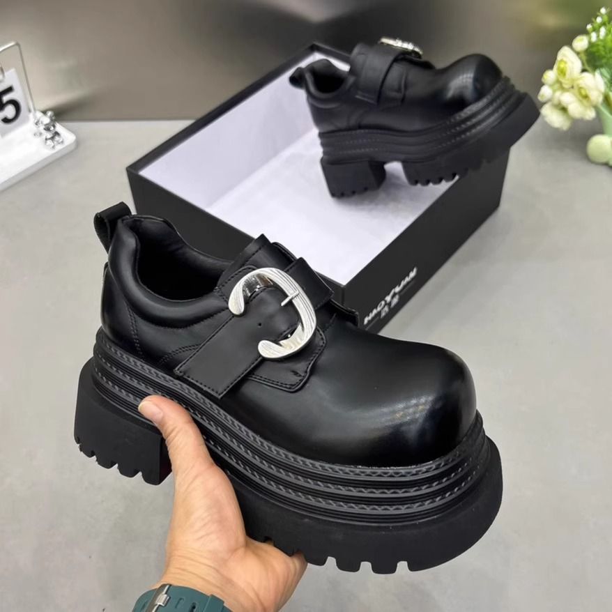Gran Bretaña de estilo de calzado de altura de tacones gruesos zapatos Lefour mujeres 2025 primavera nuevo negro universal gran hebilla metálica zapatos