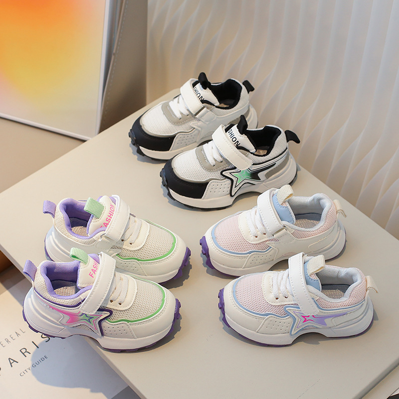 Zapatos de malla para niños, novedad primavera 2026, venta al por mayor, zapatos deportivos transpirables de suela blanda para bebés y niños pequeños, zapatos deportivos para niñas.