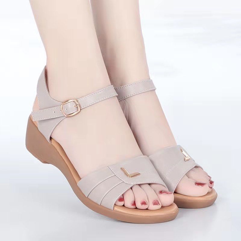 Nuevas sandalias de verano para madres, tacones de pendiente plana, sandalias de tendón suave de mediana edad, sandalias antideslizantes de moda universal